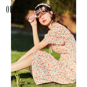 Oece复古印花裙子夏装新款女装法式气质春款高腰方领连衣裙