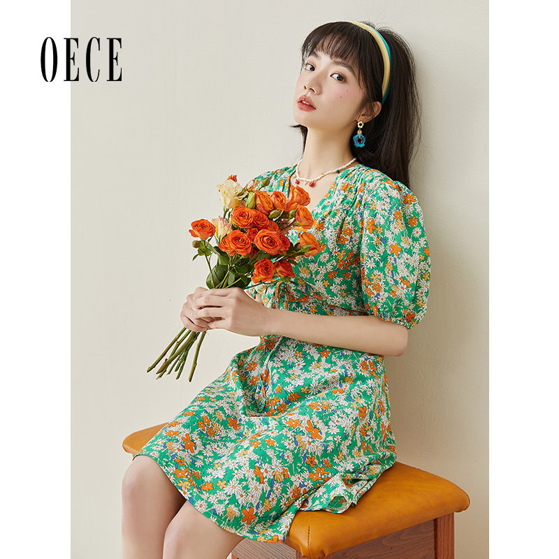 Oece甜美碎花裙春夏新款女法式裙子V领泡泡连衣裙
