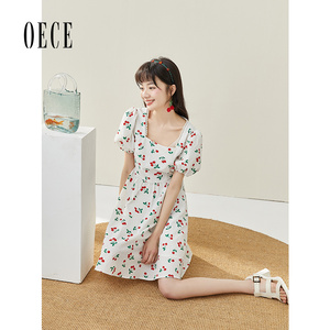 Oece夏装新款女装樱桃复古裙子法式方领泡泡袖高腰连衣裙