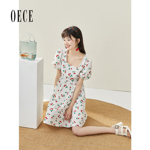 Oece夏装新款女装樱桃复古裙子法式方领泡泡袖高腰连衣裙