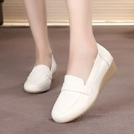 Mùa xuân và mùa hè da thở y tá trắng giày giày phụ nữ giày mẹ dốc với một tổ chức phi trượt bệnh viện giày làm việc tròn đơn