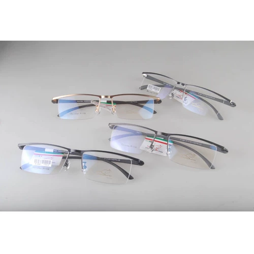 Очки миопии могут быть сопоставлены.