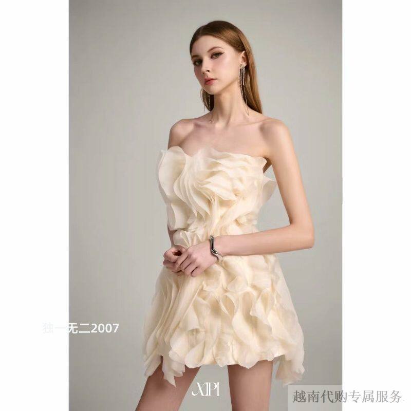 越十年越南小众xipi新款性感抹胸花瓣高级感连衣裙