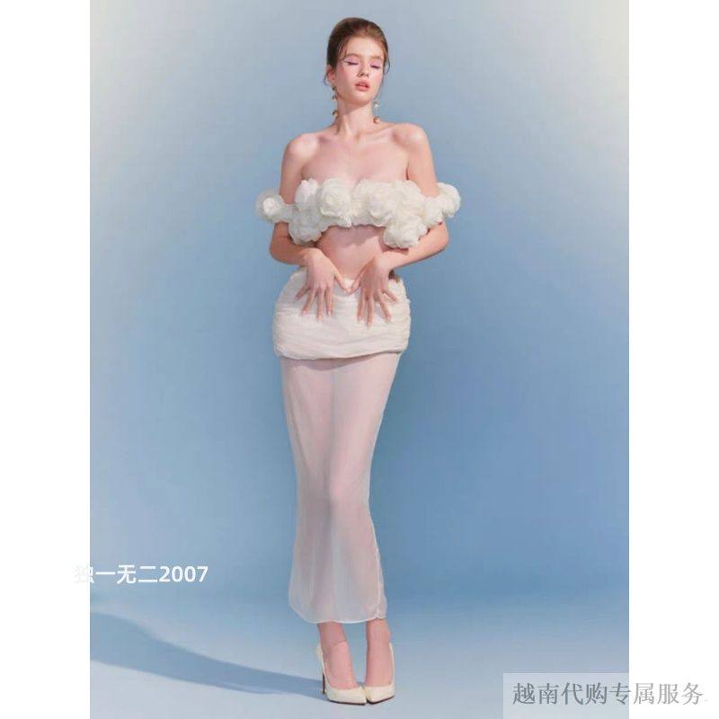 越十年越南小众品牌leger新款性感一字花朵抹胸+垂感半透明长裙