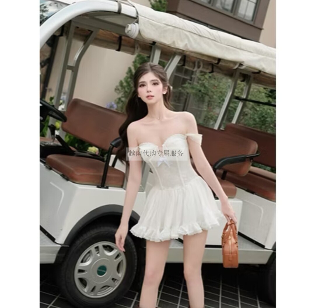 越十年越南小众maikaa深V荡领抹胸网纱收腰花苞蓬蓬连衣裙