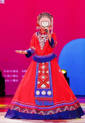 快乐阳光歌曲服装新款广西壮族彝族服装少数民族演出长裙出租