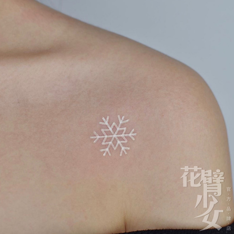 花臂少女雪花图案2020新品新工艺白色锁骨纹身贴白色雪花一张六个