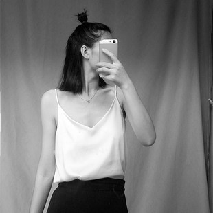 丝质缎面打底衫女秋宽松吊带短上衣 遮肚子雪纺内搭深V领低胸背心