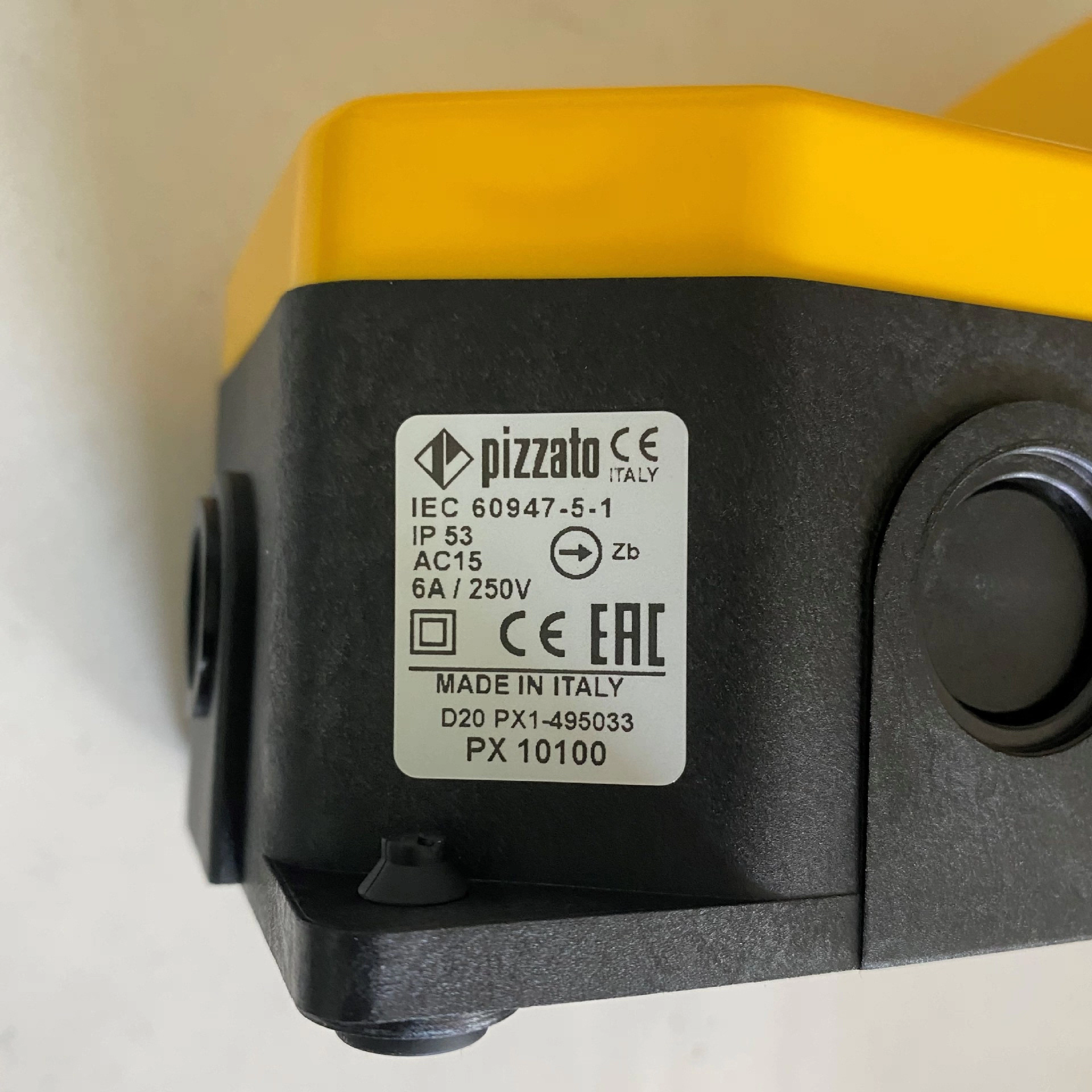 Pizzato意大利原装进口 脚踏开关 PX10100