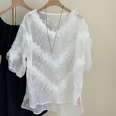 四季青超美重工亮片花边刺绣V领宽松显瘦甜美短袖衬衫白色上衣