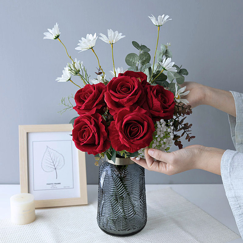 仿真大酒红色玫瑰假花满天星保湿花艺客厅装饰摆件新年娘手捧花束