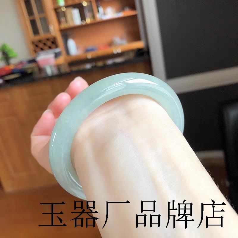 缅甸翡翠手镯女玉镯子糯种淡绿飘花玉石胖圆条手镯精品百搭气质款