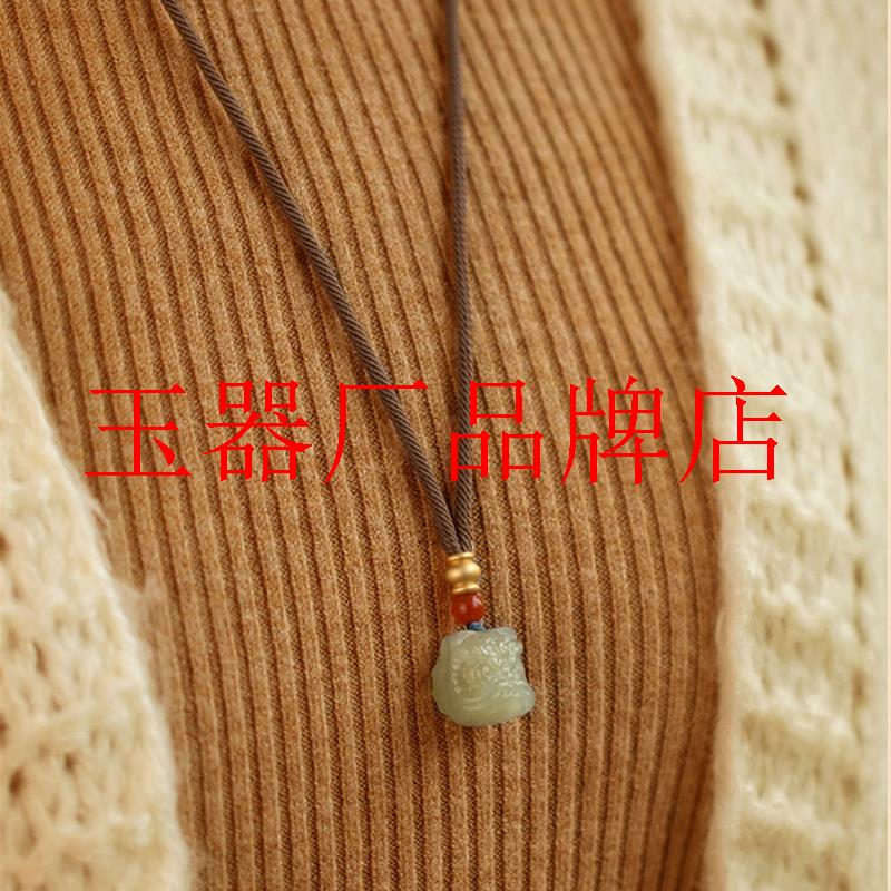 福瑞醒狮项链女款和田青玉时尚百搭小众设计首饰小狮子吊坠毛衣链