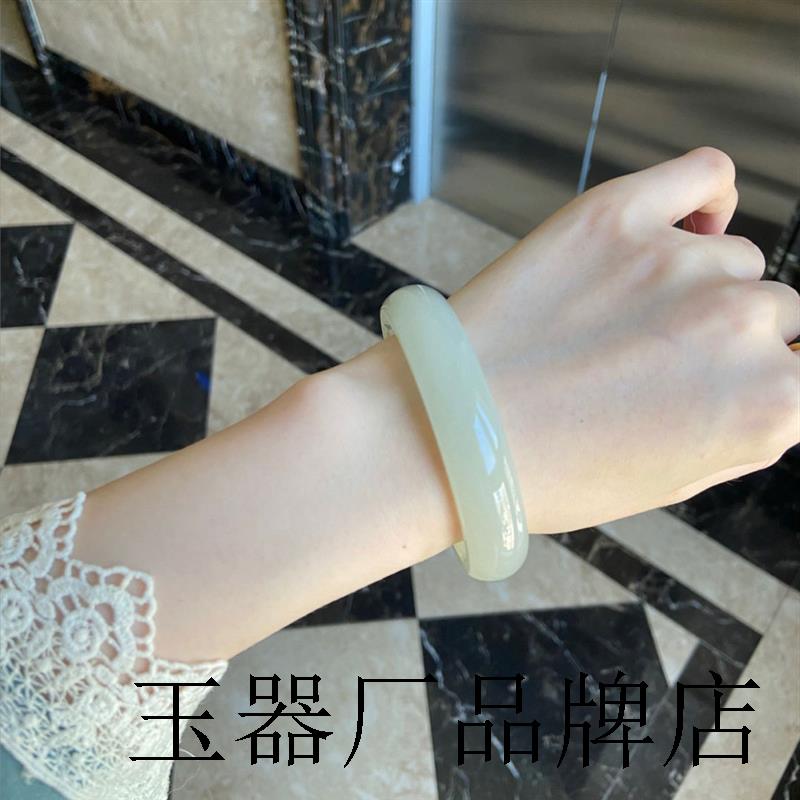老坑和田玉色手镯女款扁条羊脂玉青海晴水青白玉冰种贵妃镯子证书
