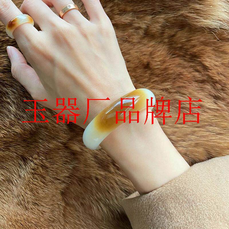 老坑且末老料和田白玉糖料俏色籽料羊脂白玉女款宽版手镯气质饰品