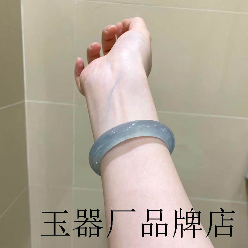 冰种飘花翡翠色手镯女款扁条高冰蓝水天青色镯子玉石百搭款手饰品