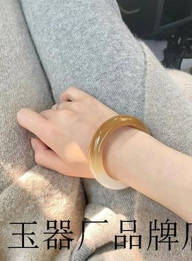 老坑和田玉手镯女款羊脂级且末糖白玉镯子宽版俏色圆条手饰品证书