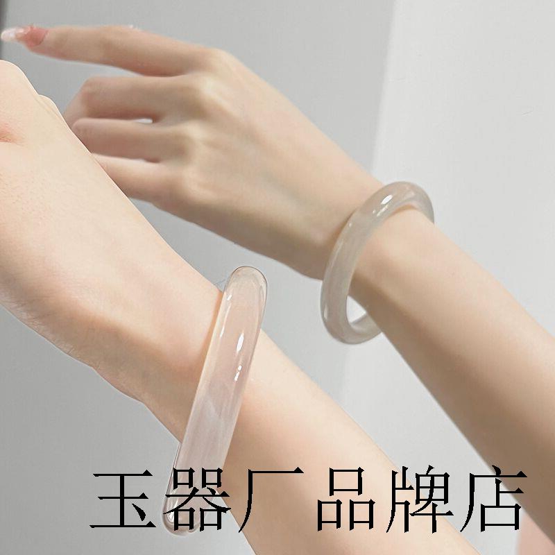 马达加斯加冰种白玉髓手镯玛瑙玉手镯子生日礼物送女友妈妈荔枝冻