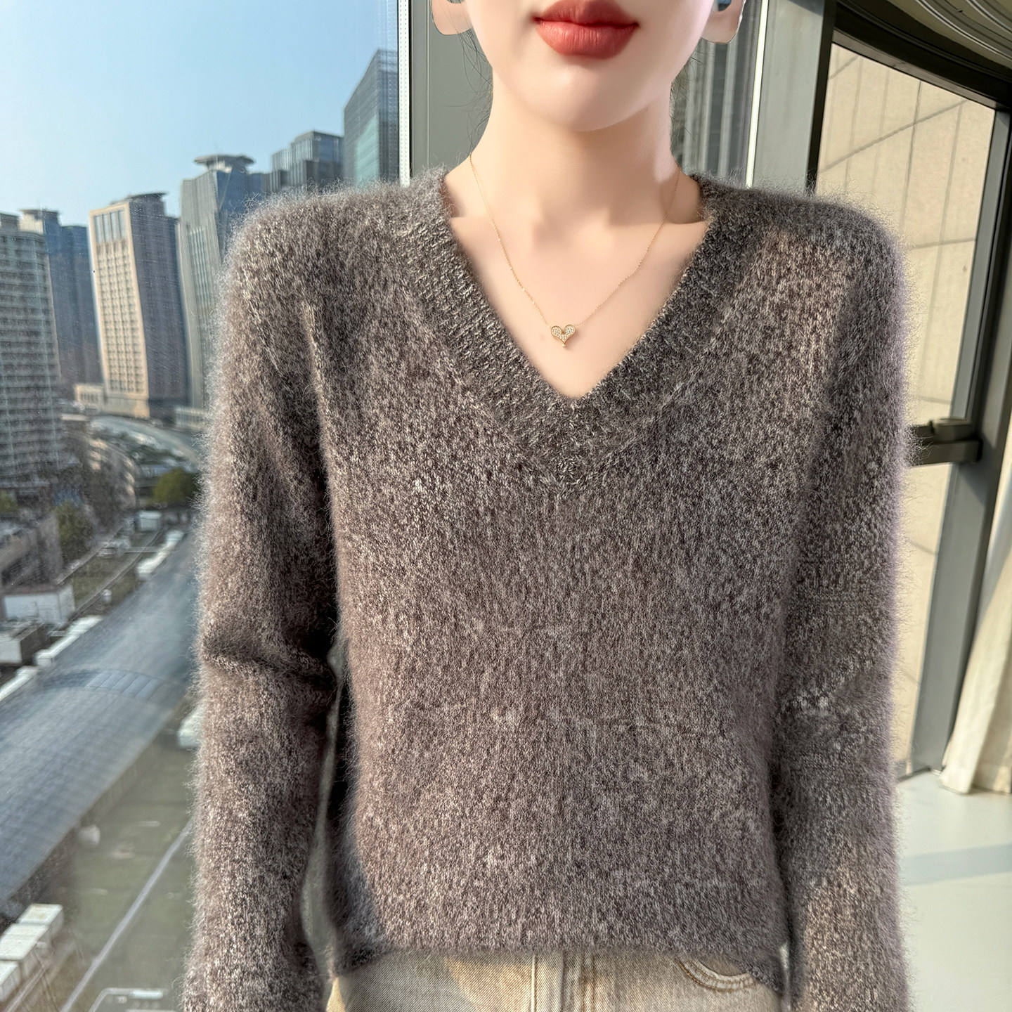 2025秋冬慵懒风V领貂绒衫毛衣女宽松显瘦保暖套头外穿针织上衣