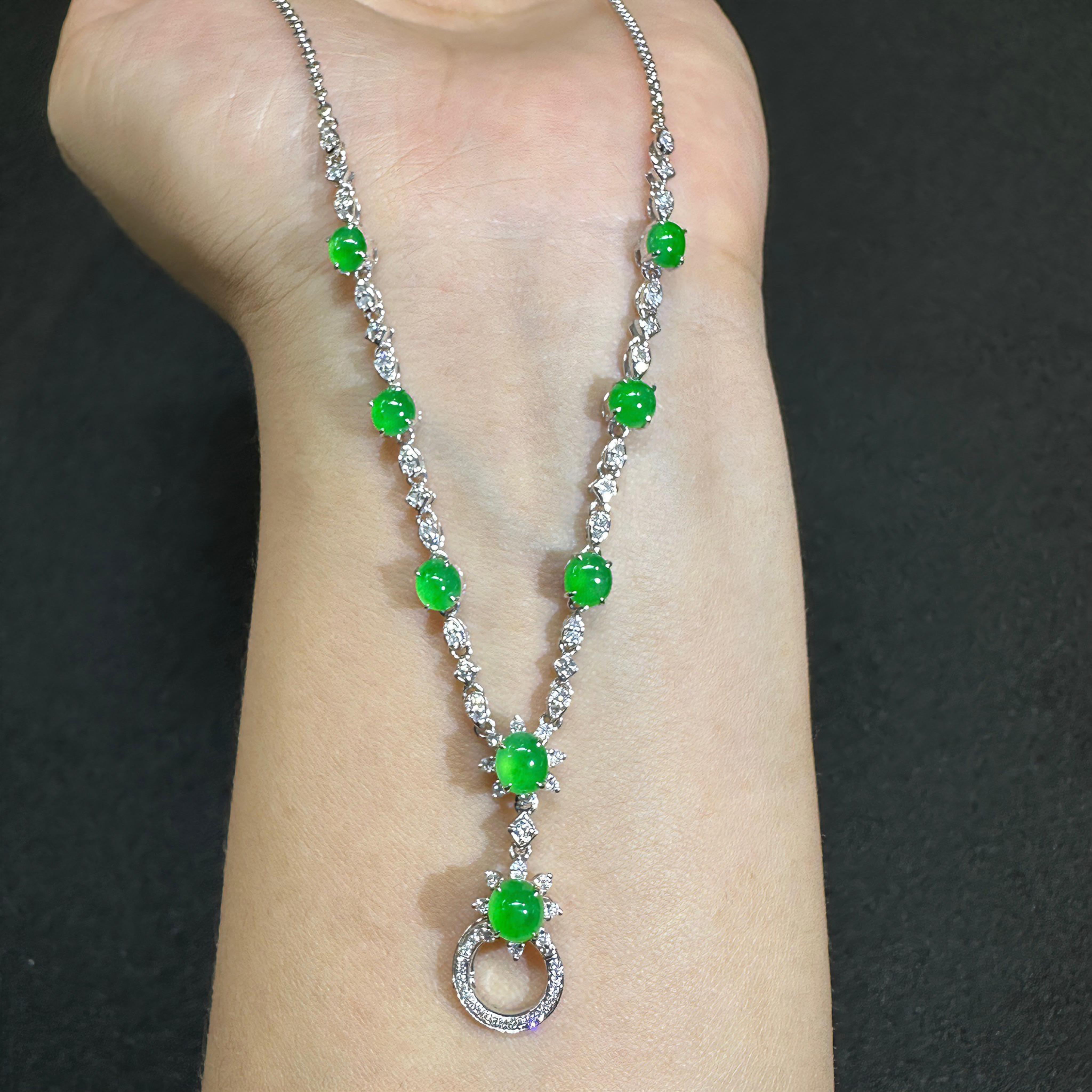 天然缅甸A货高冰种阳绿翡翠蛋面项链18k金钻石镶嵌阳绿蛋面女项链