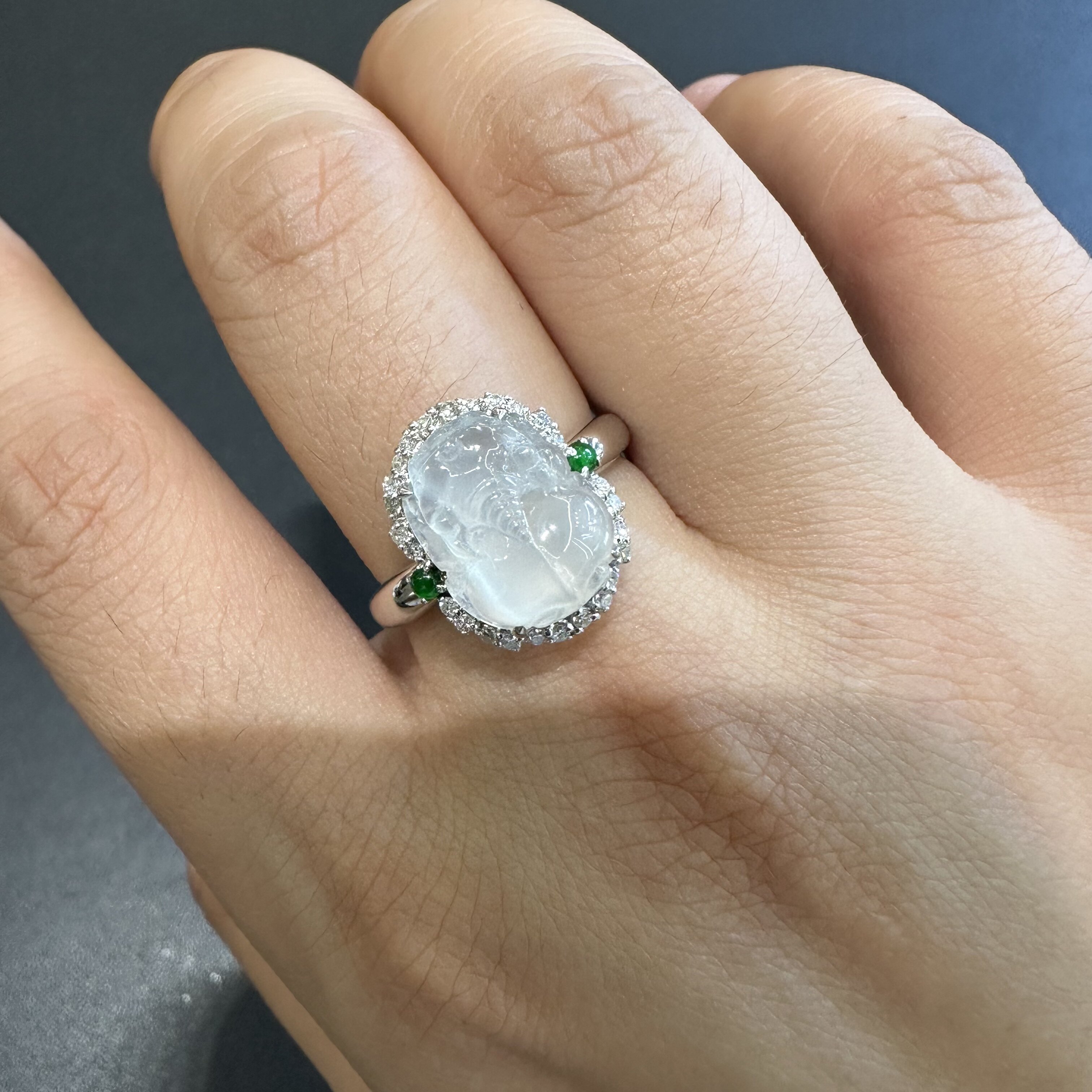 缅甸a货高冰种白冰翡翠貔貅戒指18k金镶钻石冰种玉貔貅起光女戒指