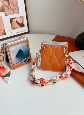 三星上下折叠羽绒服橙色+丝巾布链适用于三星 Galaxy Z Flip7 FE手机保护壳爆款三星Galaxy W26Flip潮流款手