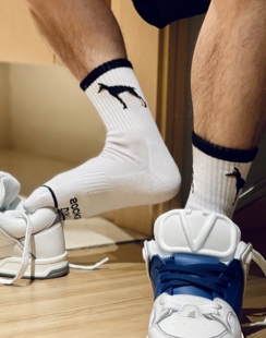 潮流毛圈加厚底吸汗卡通狗字母中筒袜运动街头个性 D.M男袜子 时尚