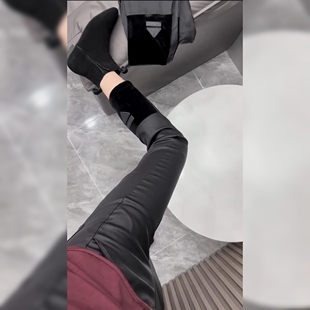 欧货高端涂层直筒皮裤女2026秋时尚气质显瘦PU高级感外穿打底裤