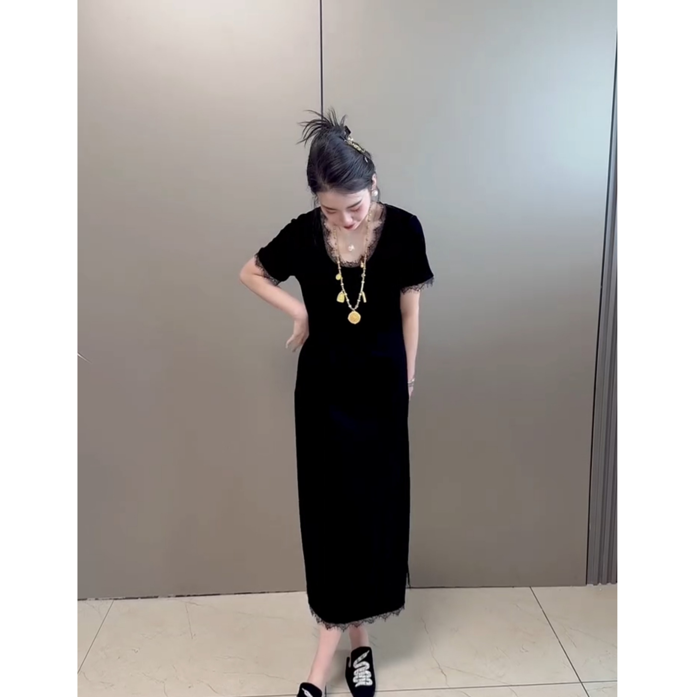 欧货丝绒连衣裙女2025夏时尚洋气高级感气质显瘦短袖丝绒裙法式
