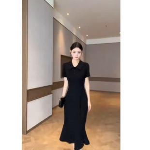 气质黑色连衣裙女2026春秋季节POLO领短袖显瘦中长款小黑裙高级