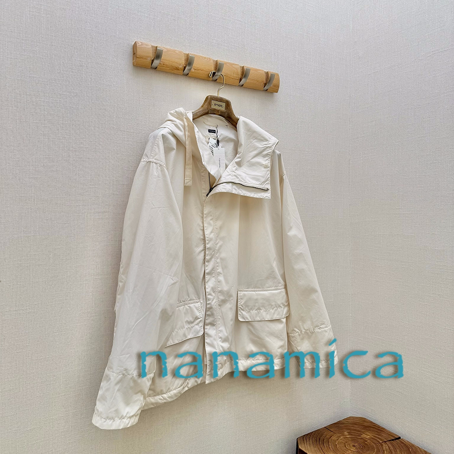 nanamica官方授权26SS 米白色大口袋连帽防水防风夹克外套 SURGIR图片