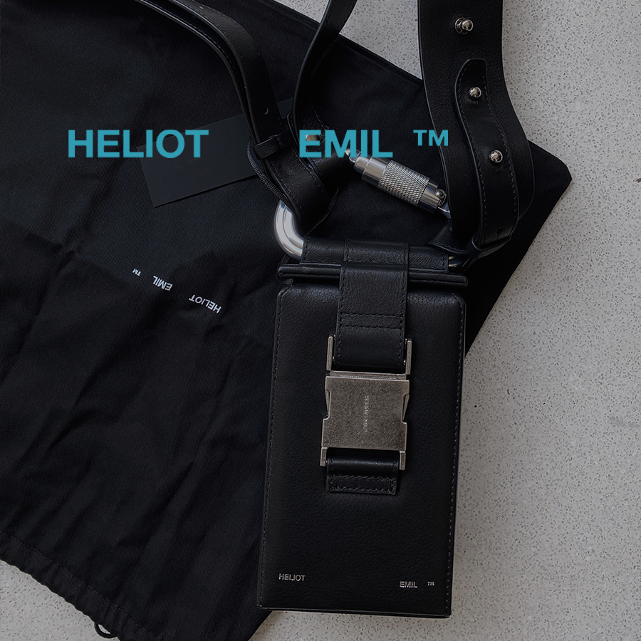 暗黑风登山扣背带牛皮斜挎手机包