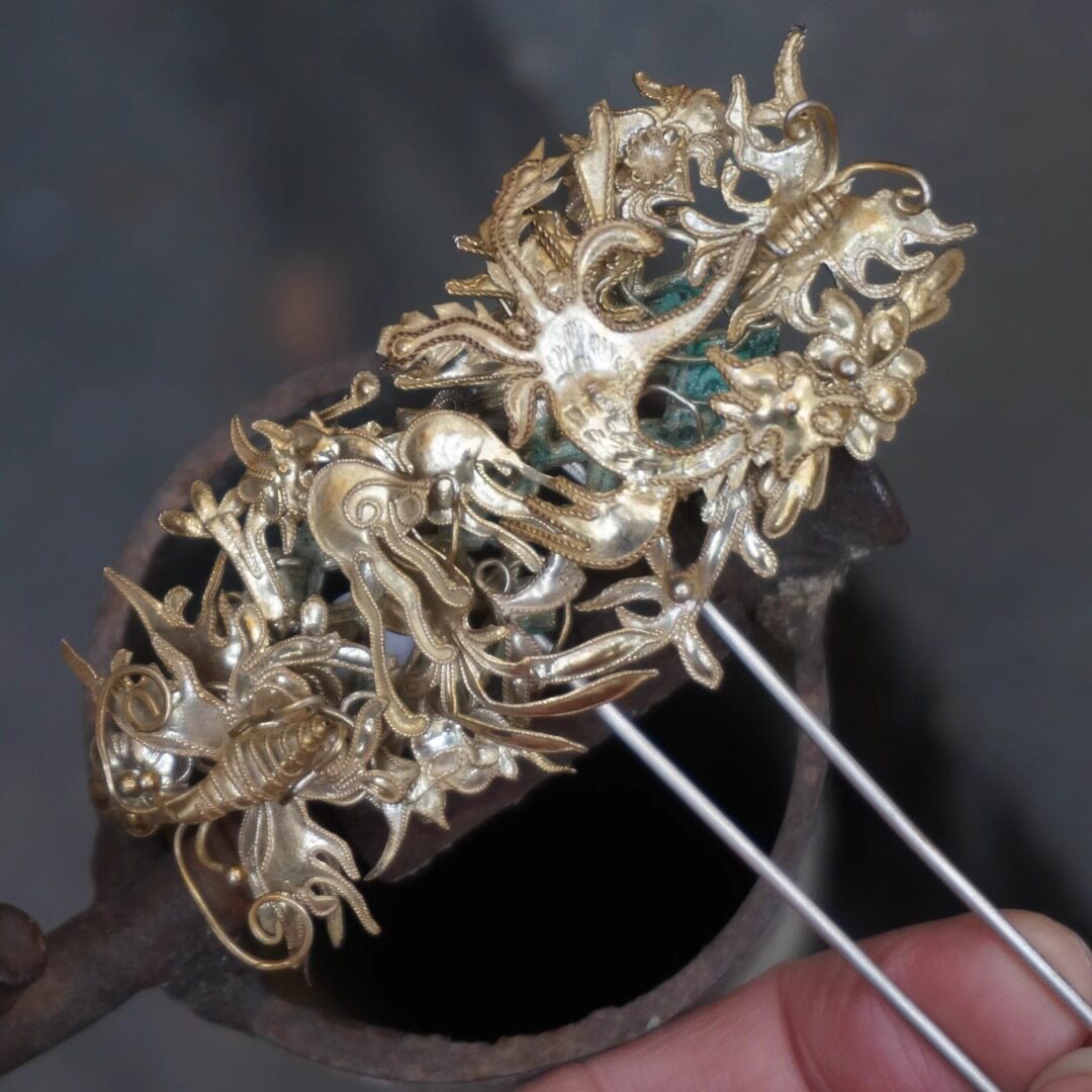 云起收藏。清代古董凤凰蝴蝶花卉鎏金高级蓝点毛胎老银簪国风配饰