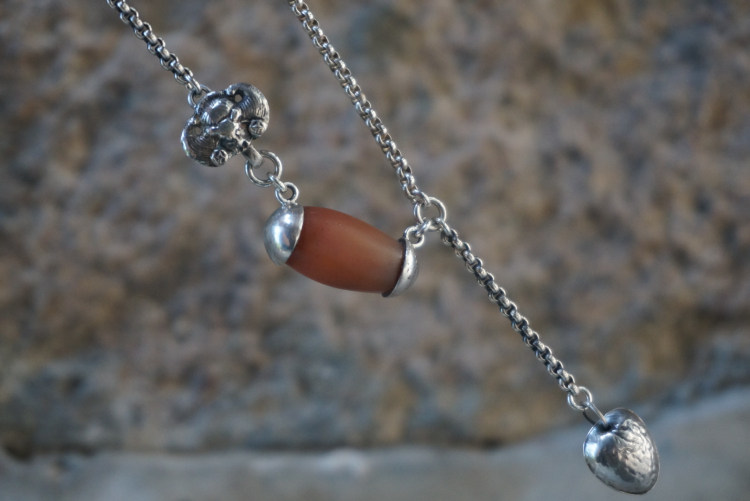 云起收藏。老物新做清代老玛瑙勒子老银蝙蝠铃铛设计款项链锁骨链