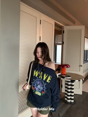 HOLDER ME 斜肩露肩印花长袖T恤 2026春季新款显瘦百搭上衣女5667