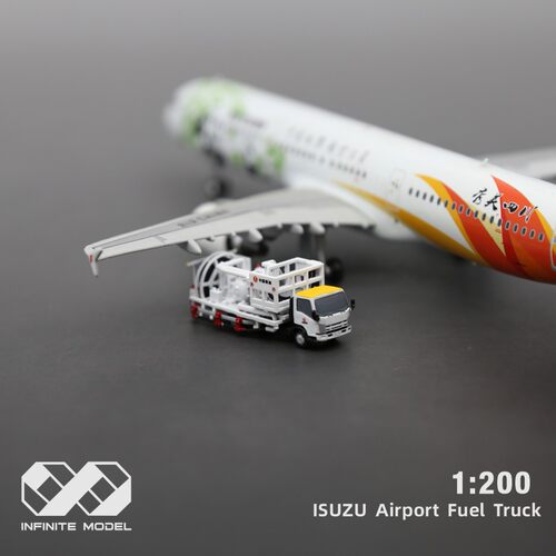 无穷模艺中航油加油车1 :200比例车场景模型配JCGJ模型