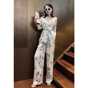 2024早秋新款时尚印花V领中袖西装配长裤气质女神范套装配系带花