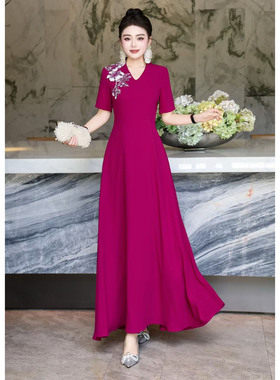 2025秋新款V领刺绣花朵订珠女神长裙收腰显瘦优雅婚宴礼服连衣裙