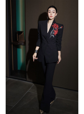 高定女装2026早春修身一粒扣红色花朵黑色西服长裤套装轻奢两件套