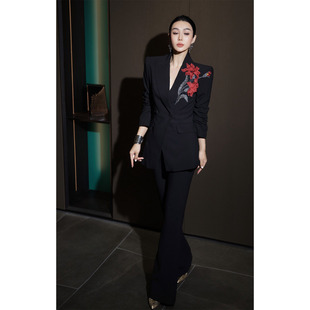 高定女装2026早春修身一粒扣红色花朵黑色西服长裤套装轻奢两件套