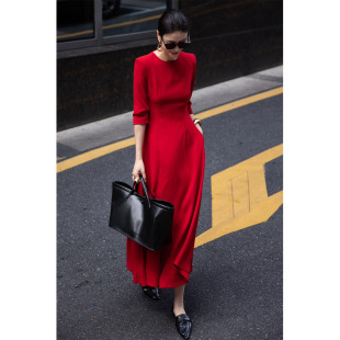 红色连衣裙女2026秋季新款高级感圆领七分袖收腰显瘦长裙赫本小香