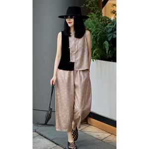 新中式盘扣套装女真丝丝绒拼接蜀锦复古花时尚背心阔腿八分裤套装