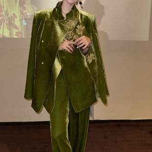 新中式风绿色丝绒订珠绣花套装女秋冬三件套复古高级西装马夹长裤