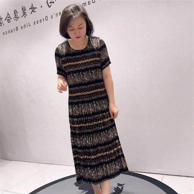 2026夏季新款芮娜依莲时尚潮裙9155碎花褶皱连衣裙大码女装气质裙