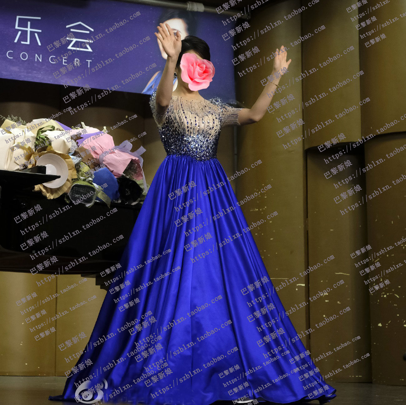 宝蓝色大圆领水钻歌唱比赛礼服