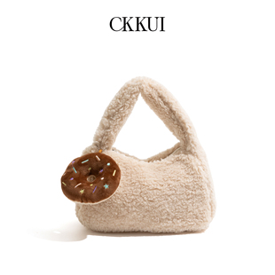 CKKUI 韩系简约纯色毛绒女包2025冬季收听羊羔毛慵懒风通勤小拎包