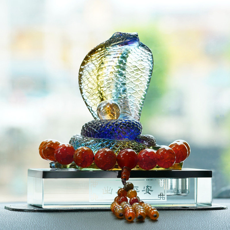 十二生肖蛇摆件汽车中控台高端装饰用品宝马车载香薰男士车内饰品