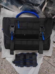 鹤立同款邮差包男士战术机能单肩包斜挎包户外通勤胸包相机包