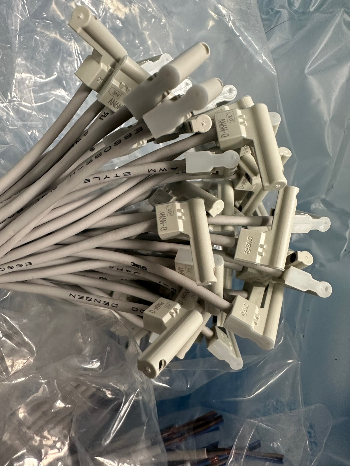 SMC 原装正品磁性开关 D-M9NV 现货