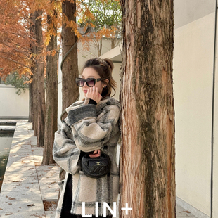 LIN 机刺绣复古英伦气质披肩加厚秀场重工保暖毛衣